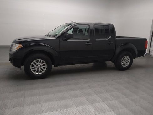Used 2016 Nissan Frontier SV image 2