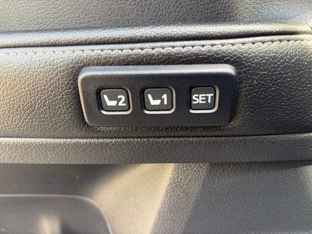 Used 2014 Toyota 4Runner Limited AWD/4WD image 18
