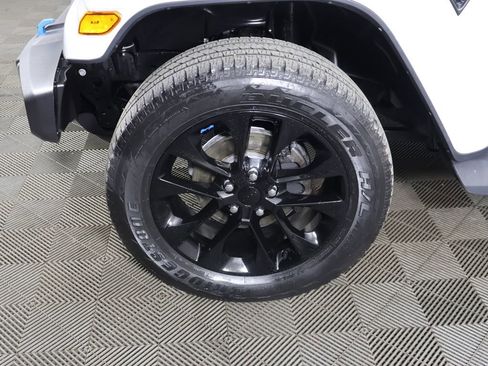 Used 2023 Jeep Wrangler Unlimited Sahara w/ Cold Weather Group AWD/4WD image 19