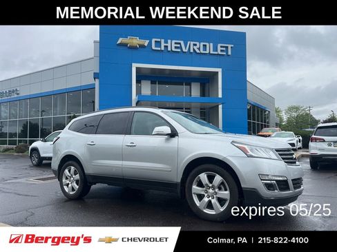 Used 2016 Chevrolet Traverse LT w/ Style and Technology Package FWD image 1