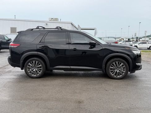 Used 2024 Nissan Pathfinder SL w/ SL Premium Package FWD image 4