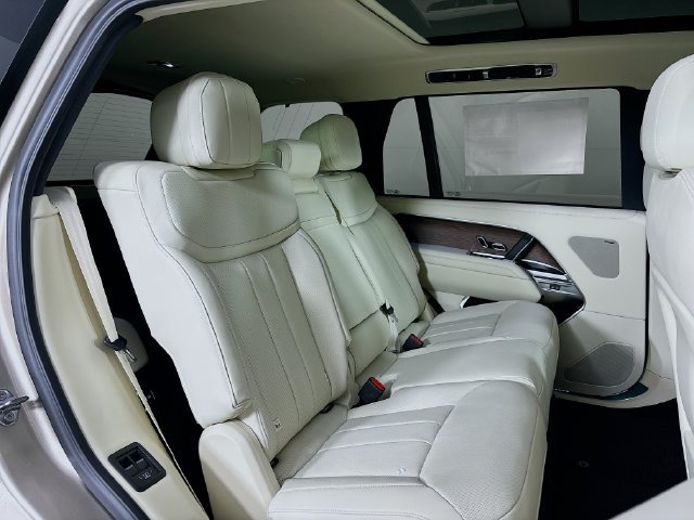 New 2026 Land Rover Range Rover Long Wheelbase SE AWD/4WD image 21