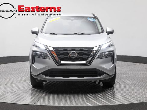Used 2021 Nissan Rogue SV image 2