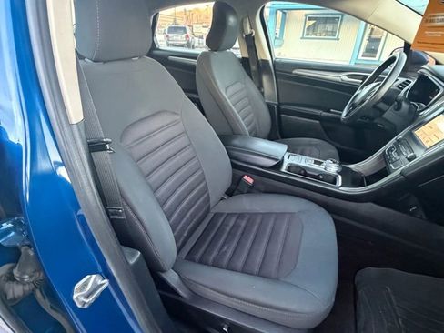 Used 2017 Ford Fusion SE w/ Fusion SE Technology Package FWD image 14