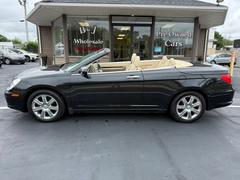 Used 2010 Chrysler Sebring Limited FWD image 3