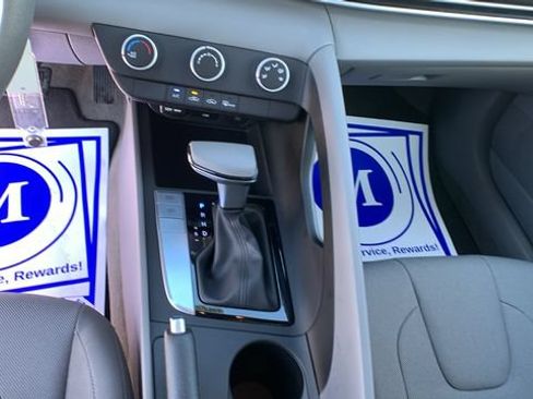 Certified 2025 Hyundai Elantra SE w/ Cargo Package FWD image 15