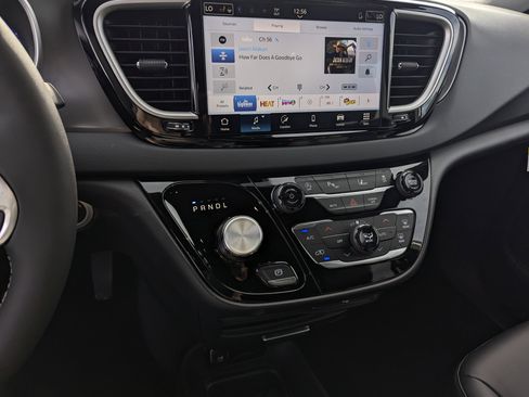 New 2026 Chrysler Voyager LX image 10