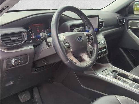 Certified 2022 Ford Explorer XLT w/ Equipment Group 202A RWD image 8