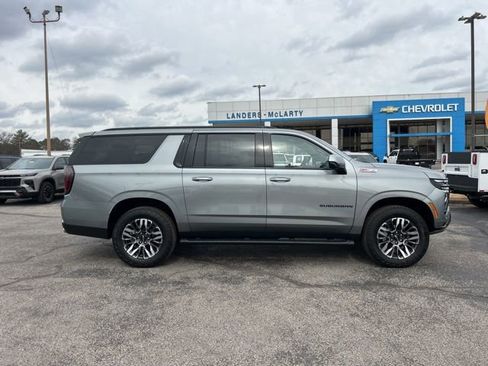 New 2026 Chevrolet Suburban Z71 image 2