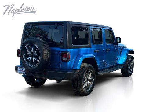 Used 2024 Jeep Wrangler Unlimited w/ Convenience Group AWD/4WD image 5