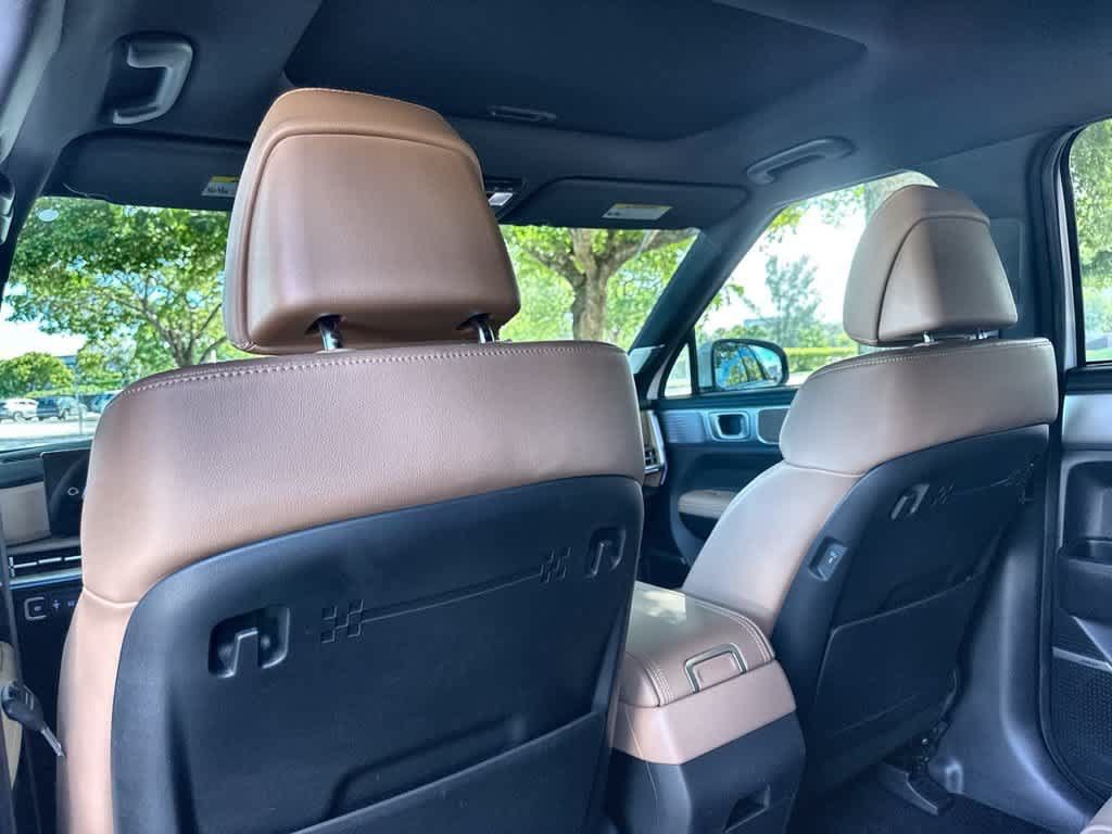 Used 2025 Hyundai Santa Fe Limited FWD image 23