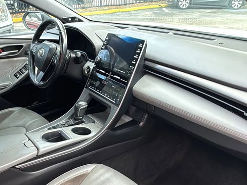 Used 2019 Toyota Avalon Touring image 9