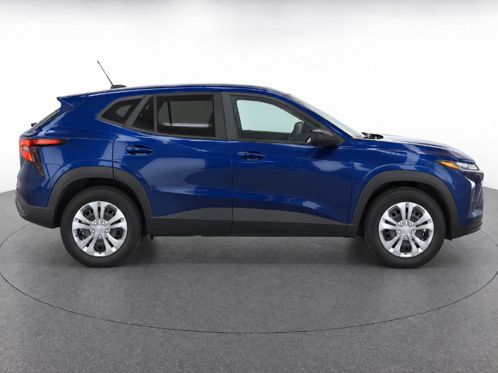 Used 2024 Chevrolet Trax LS FWD image 2