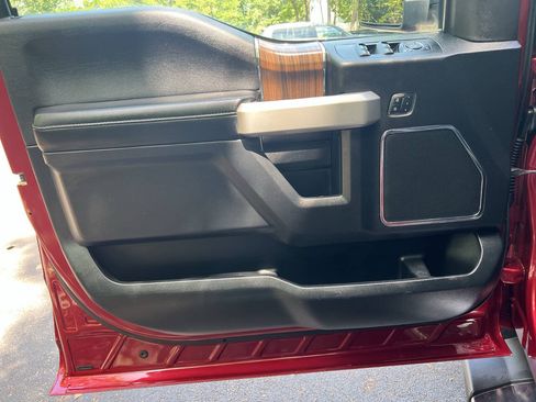 Used 2015 Ford F150 Lariat w/ Equipment Group 502A Luxury AWD/4WD image 15