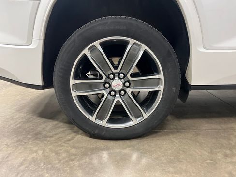 Certified 2019 GMC Acadia Denali w/ Technology Package AWD/4WD image 10