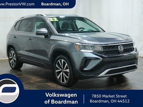 Used 2022 Volkswagen Taos SE FWD image 1