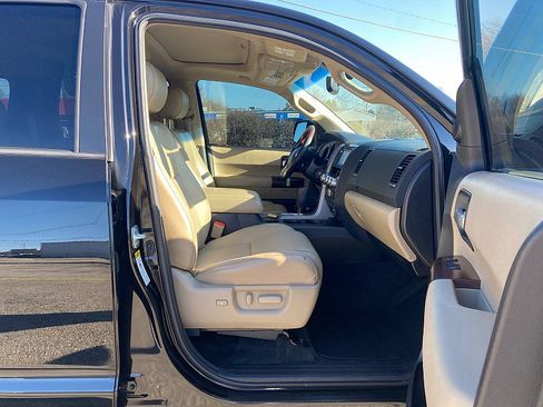 Used 2016 Toyota Sequoia Platinum image 18