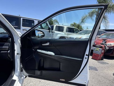 Used 2012 Toyota Camry SE FWD image 15