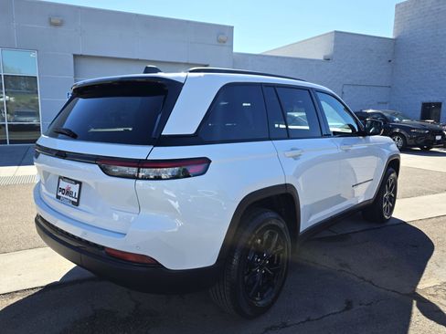 New 2025 Jeep Grand Cherokee Altitude image 5