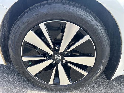 Certified 2021 Nissan Altima 2.5 SV image 9