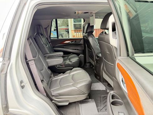 Used 2017 Cadillac Escalade Luxury AWD/4WD image 48