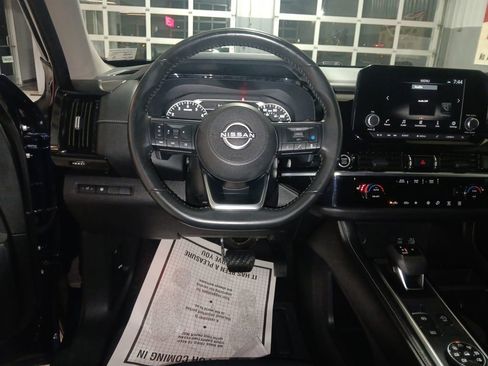 Used 2024 Nissan Pathfinder SV image 14