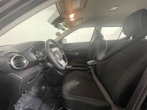 Used 2021 Nissan Kicks SV FWD image 9