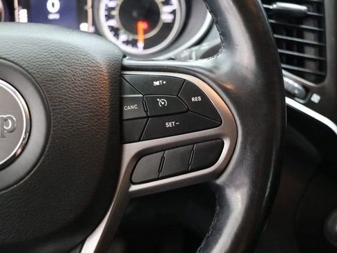 Used 2021 Jeep Cherokee Latitude Plus FWD image 20