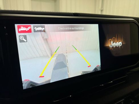 Used 2024 Jeep Gladiator Rubicon w/ Technology Group image 16