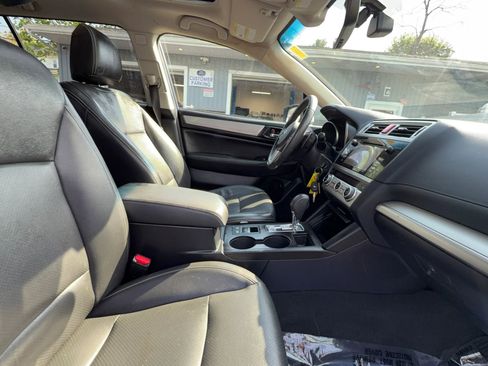 Used 2017 Subaru Outback 2.5i Premium AWD/4WD image 19