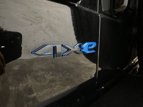 Used 2022 Jeep Wrangler Unlimited Sahara AWD/4WD image 97