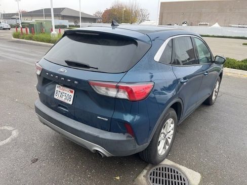 Used 2020 Ford Escape SE image 5