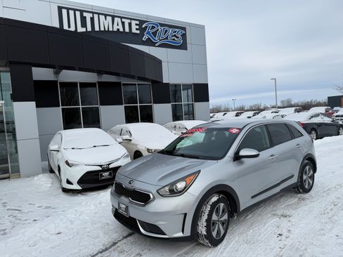 Used 2018 Kia Niro FE image 3