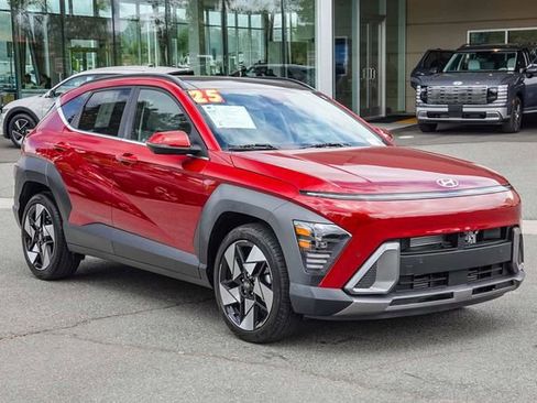 Certified 2025 Hyundai Kona Limited FWD image 3
