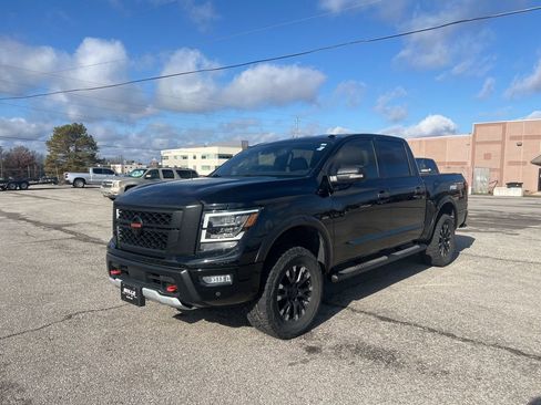 Used 2021 Nissan Titan PRO-4X w/ Pro-4x Convenience Package image 7