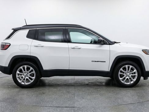 Used 2025 Jeep Compass Limited AWD/4WD image 11