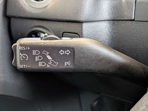 Used 2014 Volkswagen Tiguan S image 24