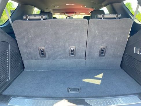 Used 2025 GMC Yukon Denali AWD/4WD image 29