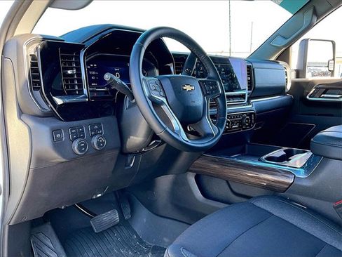 Used 2025 Chevrolet Silverado 2500 LT image 7
