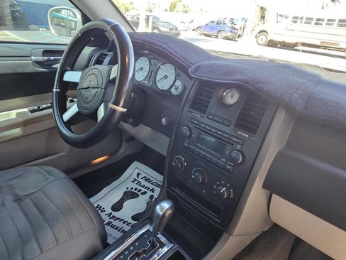 Used 2005 Chrysler 300 RWD image 10