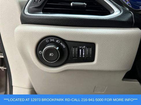 Used 2018 Chrysler Pacifica Limited FWD image 10