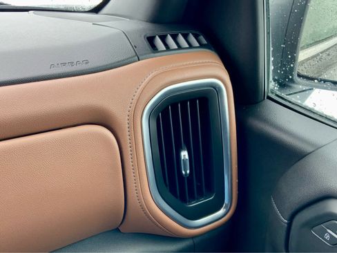 Used 2021 Chevrolet Silverado 1500 High Country image 45