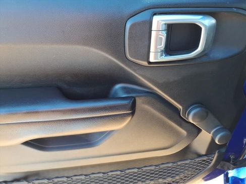 Used 2018 Jeep Wrangler Unlimited Sport image 14