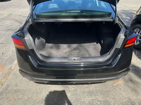 Used 2025 Nissan Altima 2.5 SV FWD image 30