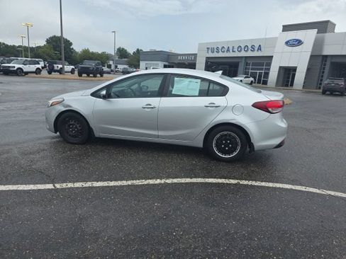 Used 2017 Kia Forte LX FWD image 6