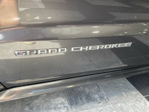 Used 2015 Jeep Grand Cherokee SRT w/ Trailer Tow Group IV AWD/4WD image 23
