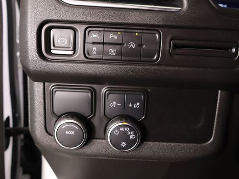 Used 2024 Chevrolet Suburban RST w/ Luxury Package RWD image 8