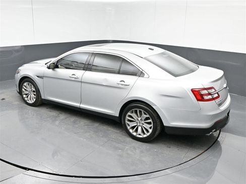 Used 2018 Ford Taurus Limited image 27