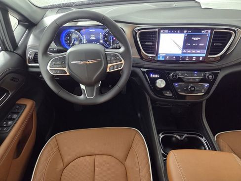 New 2026 Chrysler Pacifica Pinnacle w/ Trailer Tow Group image 13