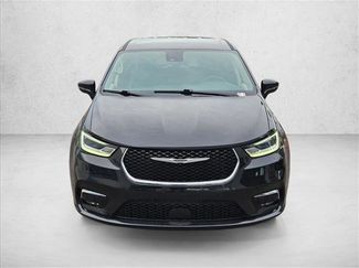 Used 2024 Chrysler Pacifica Select video 2